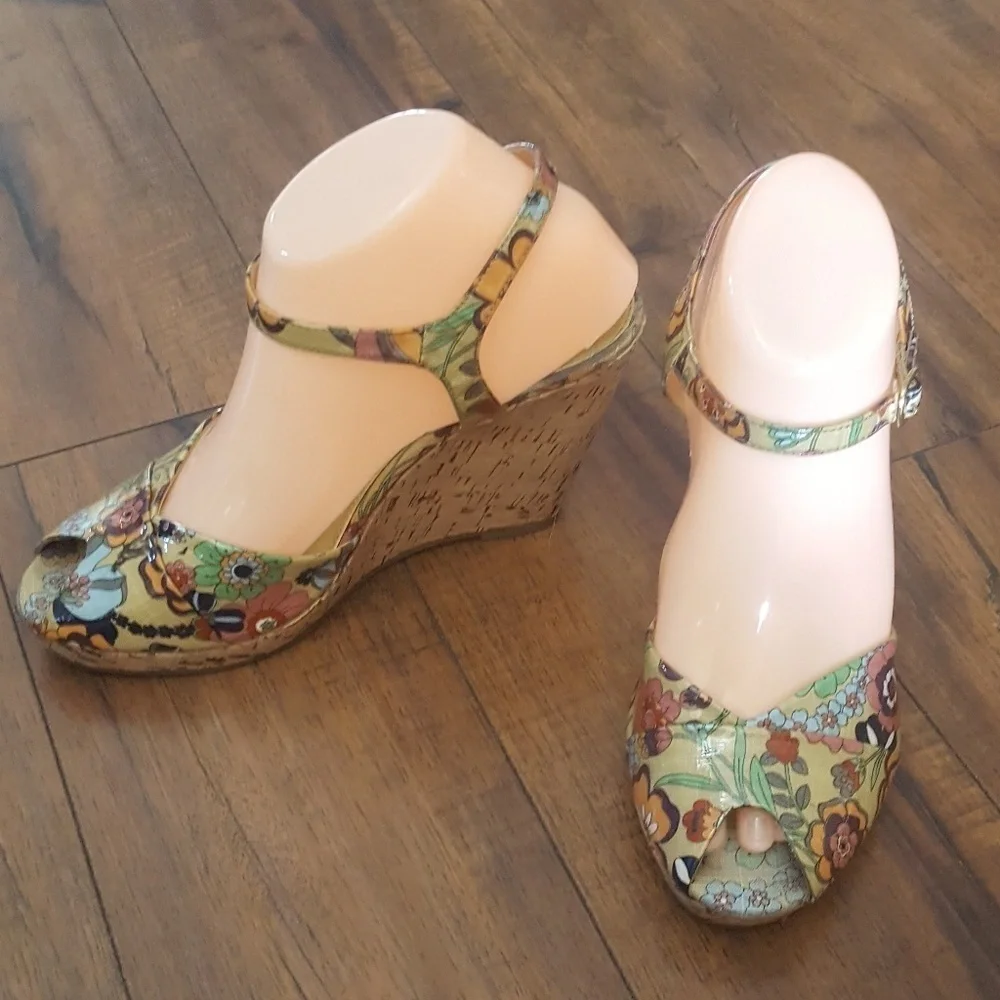 MIA - 90's Lili Floral‎ Peep Toe Wedges